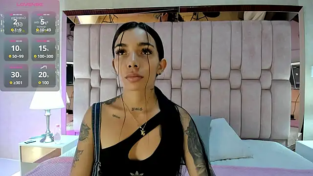 Snapshot of Mollymoon1 chatting on 12.15.24 Mollymoon1 online show from 12.15.24