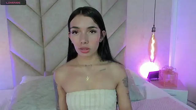 Snapshot of Mollymoon1 chatting on 12.17.24 Mollymoon1 online show from 12.17.24