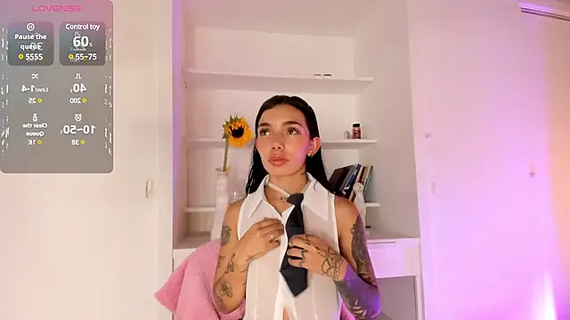 Snapshot of Mollymoon1 chatting on 01.09.25 Mollymoon1 online show from 01.09.25