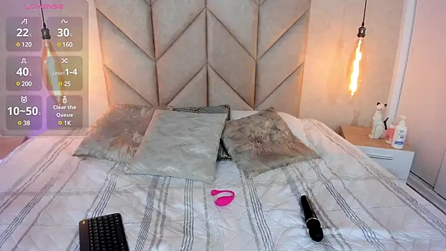 Snapshot of Mollymoon1 chatting on 02.09.25 Mollymoon1 online show from 02.09.25