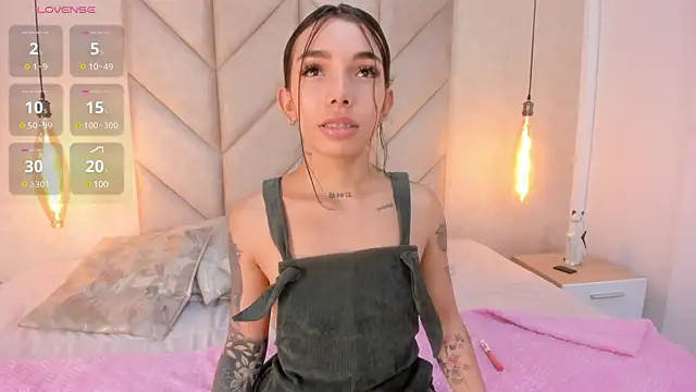 Snapshot of Mollymoon1 chatting on 03.05.25 Mollymoon1 online show from 03.05.25