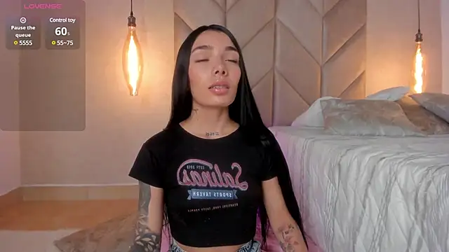 Snapshot of Mollymoon1 chatting on 03.22.25 Mollymoon1 online show from 03.22.25