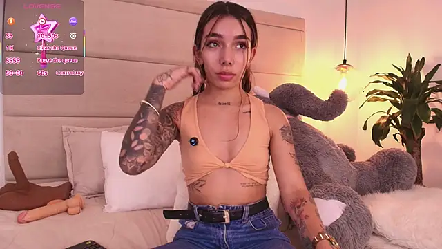 Snapshot of Mollymoon1 chatting on 09.18.25 Mollymoon1 online show from 09.18.25