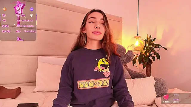 Snapshot of Mollymoon1 chatting on 09.30.25 Mollymoon1 online show from 09.30.25