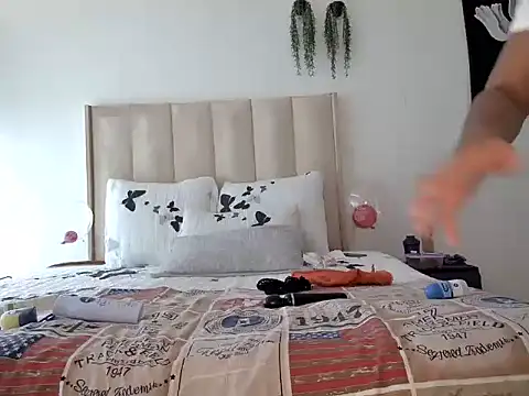 Pearl 00 online show from 03.07.25