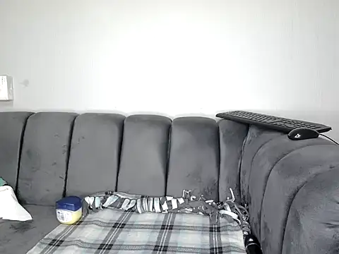 Pearl 00 online show from 12.17.25