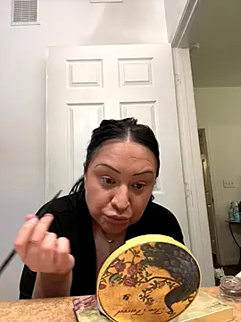 AlyssiaAmoreXO online show from 10.27.25