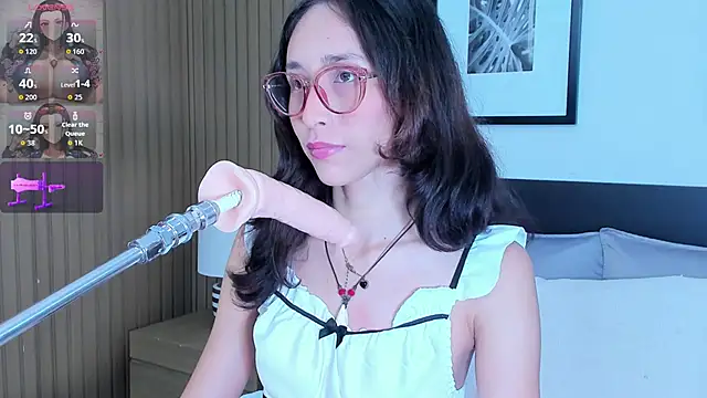 Snapshot of doll_bella_ chatting on 11.22.25 doll bella online show from 11.22.25