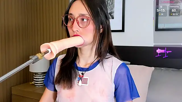 Snapshot of doll_bella_ chatting on 01.15.26 doll bella online show from 01.15.26