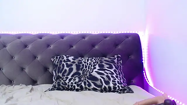 TiffanyPeretz online show from 09.17.25