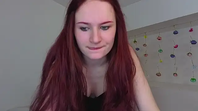 Snapshot of L1ittle_kitty_ chatting on 02.12.26 L1ittle kitty online show from 02.12.26