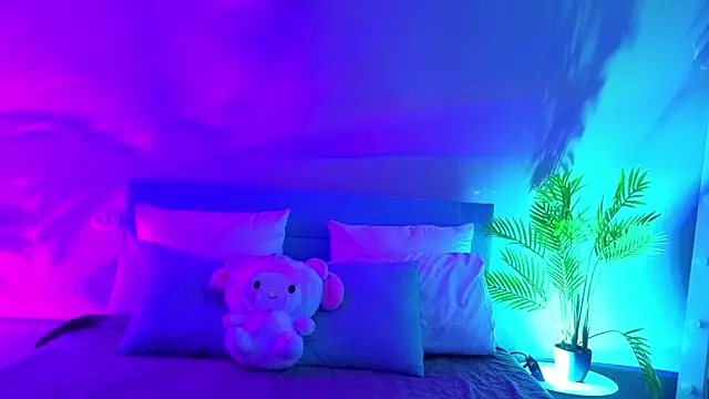 Snapshot of L1ittle_kitty_ chatting on 06.15.26 L1ittle kitty online show from 06.15.26