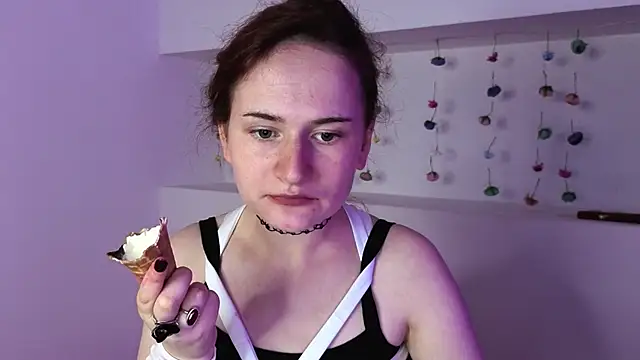 Snapshot of L1ittle_kitty_ chatting on 06.23.26 L1ittle kitty online show from 06.23.26