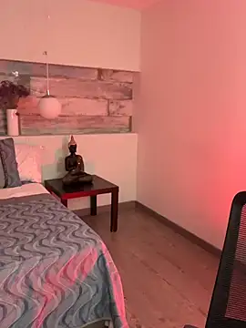 Alisha-Bond online show from 01.16.25