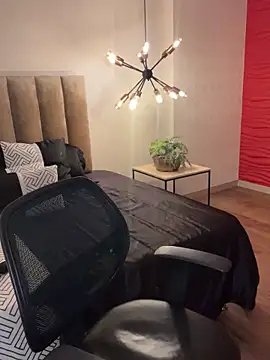 Alisha-Bond online show from 03.08.25