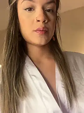 Alisha-Bond online show from 03.20.25