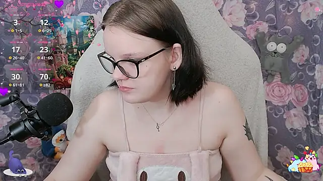 Snapshot of DivaMarisa chatting on 02.17.25 DivaMarisa online show from 02.17.25