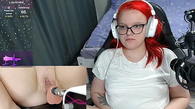 Snapshot of DivaMarisa chatting on 04.10.26 DivaMarisa online show from 04.10.26