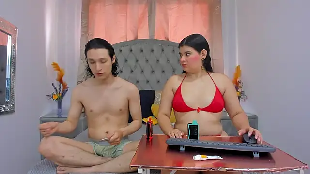 Snapshot of LIZandDante chatting on 09.18.25 LIZandDante online show from 09.18.25