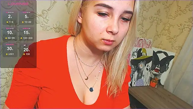 Snapshot of DolphinDreams chatting on 12.29.24 DolphinDreams online show from 12.29.24