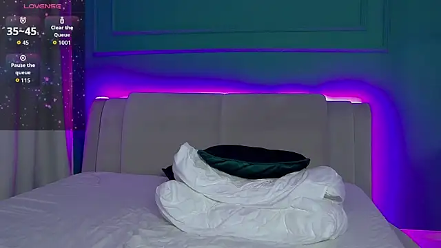 Snapshot of AllisonSky chatting on 04.14.26 AllisonSky online show from 04.14.26