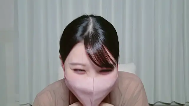 Snapshot of yuki_room chatting on 03.05.25 yuki room online show from 03.05.25