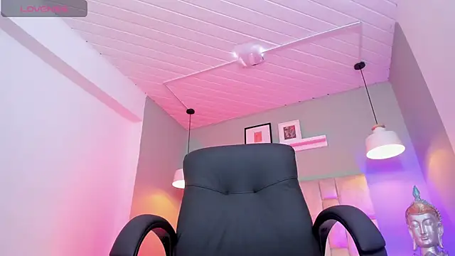 Snapshot of Lucy_Williiams chatting on 02.25.26 Lucy Williiams online show from 02.25.26