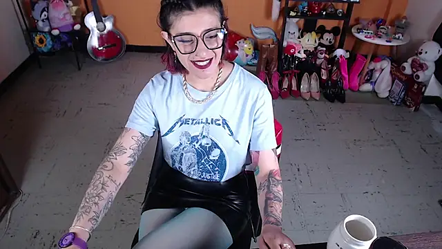 MissMiia2 online show from 01.11.25