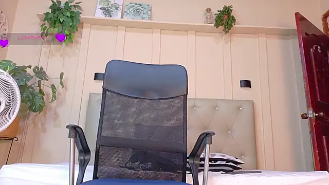 Snapshot of Iker_bigdick chatting on 02.13.26 Iker bigdick online show from 02.13.26