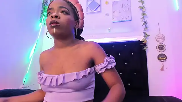 Liilly Taylor1 online show from 10.05.25