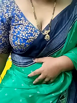 Snapshot of your-sameera chatting on 10.08.25 your-sameera online show from 10.08.25