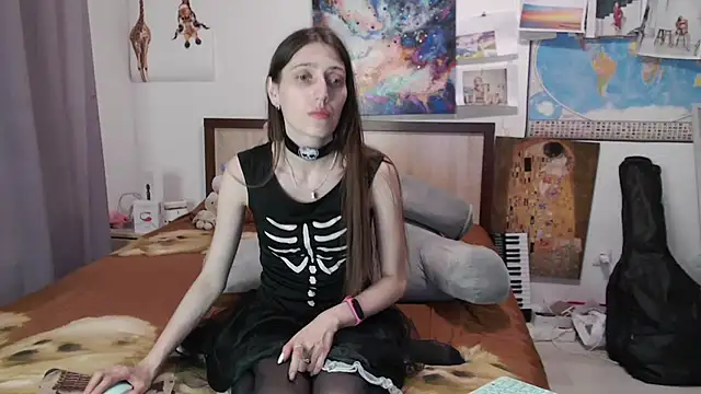 Snapshot of Iren chatting on 02.13.25 Iren online show from 02.13.25