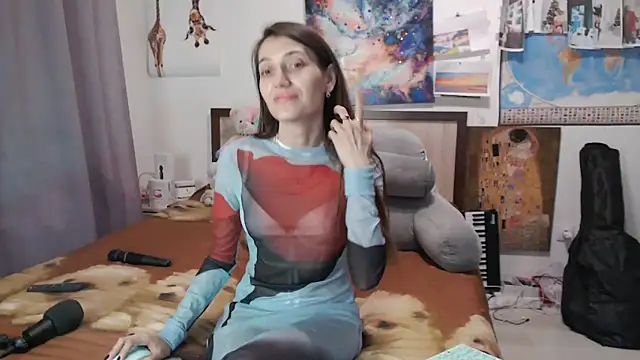 Snapshot of Iren chatting on 02.21.25 Iren online show from 02.21.25