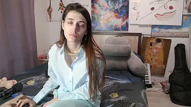 Snapshot of Iren chatting on 03.19.25 Iren online show from 03.19.25