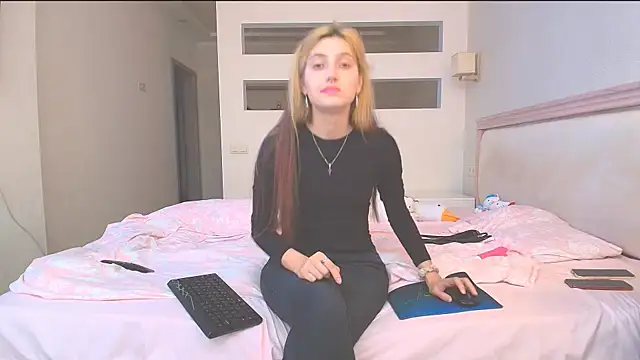 Snapshot of Iren chatting on 10.09.25 Iren online show from 10.09.25