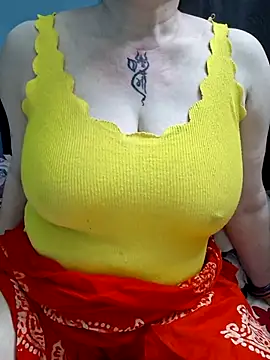 Snapshot of Raja_Ranii chatting on 07.18.26 Raja Ranii online show from 07.18.26