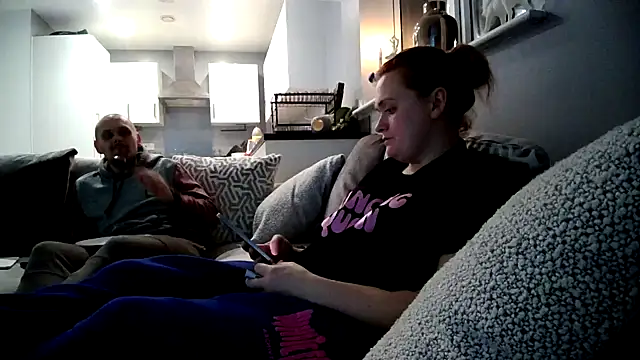 Snapshot of DynamicDuo_oxo chatting on 12.04.24 DynamicDuo oxo online show from 12.04.24