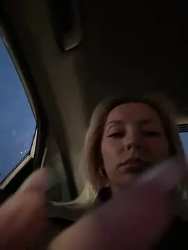 Diamond Bunny  online show from 11.17.25