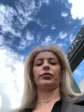 Diamond Bunny  online show from 03.22.26