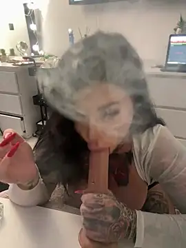 Snapshot of krysstal003 chatting on 12.25.24 krysstal003 online show from 12.25.24