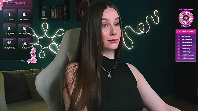 Snapshot of katie_taylorr chatting on 10.15.25 katie taylorr online show from 10.15.25