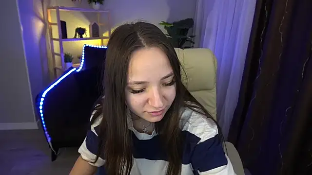 Snapshot of ElysLunar chatting on 01.15.25 ElysLunar online show from 01.15.25