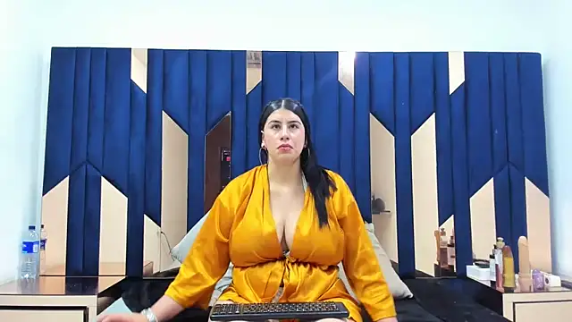 Snapshot of Criistaal_ chatting on 02.16.25 Criistaal  online show from 02.16.25