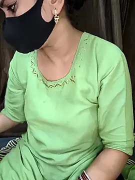 Snapshot of kaveerpooja947 chatting on 09.25.25 kaveerpooja947 online show from 09.25.25