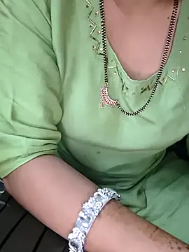 Snapshot of kaveerpooja947 chatting on 10.12.25 kaveerpooja947 online show from 10.12.25