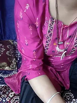 Snapshot of kaveerpooja947 chatting on 10.26.25 kaveerpooja947 online show from 10.26.25