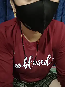 Snapshot of kaveerpooja947 chatting on 12.01.25 kaveerpooja947 online show from 12.01.25