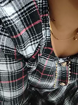 Snapshot of kaveerpooja947 chatting on 01.11.26 kaveerpooja947 online show from 01.11.26