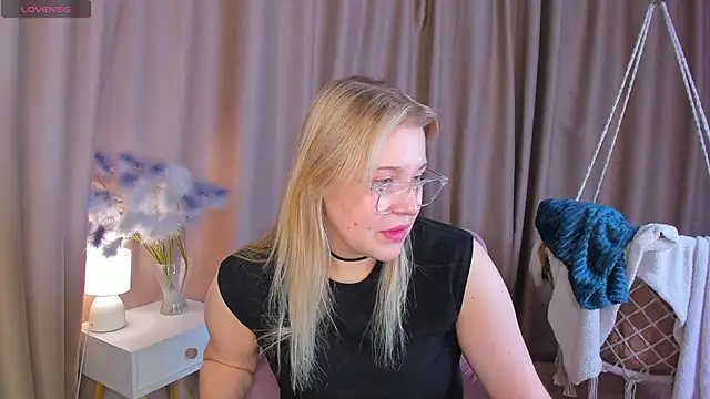 Snapshot of Colleen_Blake chatting on 05.06.26 Colleen Blake online show from 05.06.26
