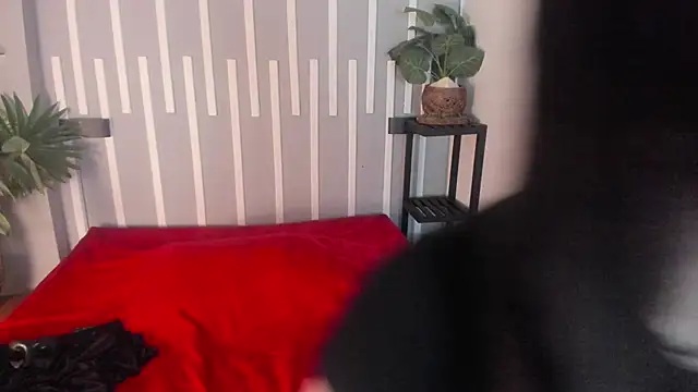 Snapshot of Scarlett__Fox__ chatting on 10.16.25 Scarlett Fox online show from 10.16.25